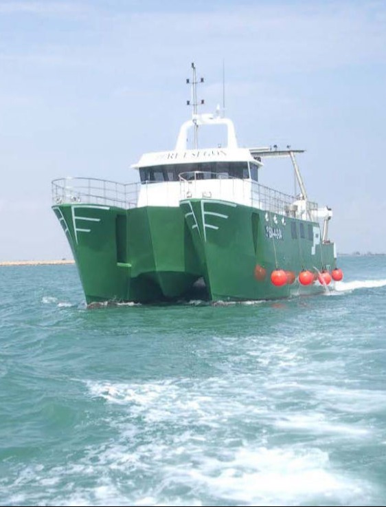 Nasai fishing boat navegando