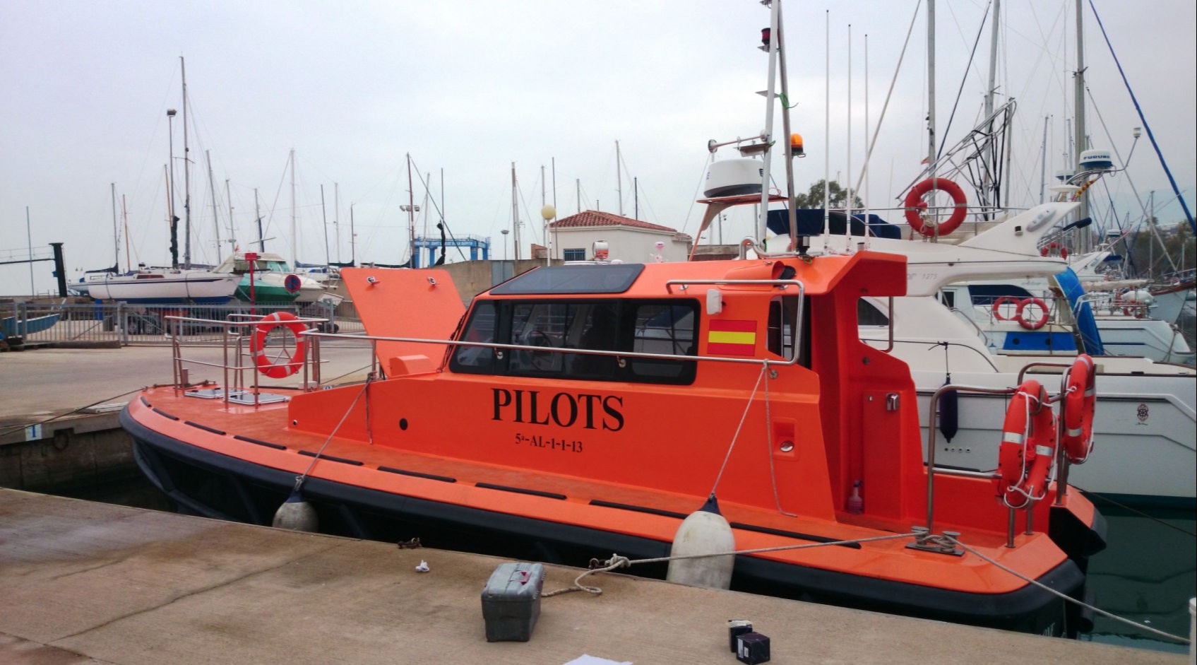 Nasai Pilot P-11 en puerto