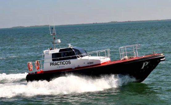 Barco pilot p-11 navegando