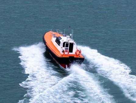 Navegando un barco Nasai Pilot-12